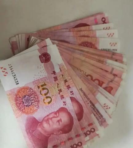 挣钱的终极目的：不是消费，而是拥有选择的自由
 
我们终日奔波、埋头工作，把人生