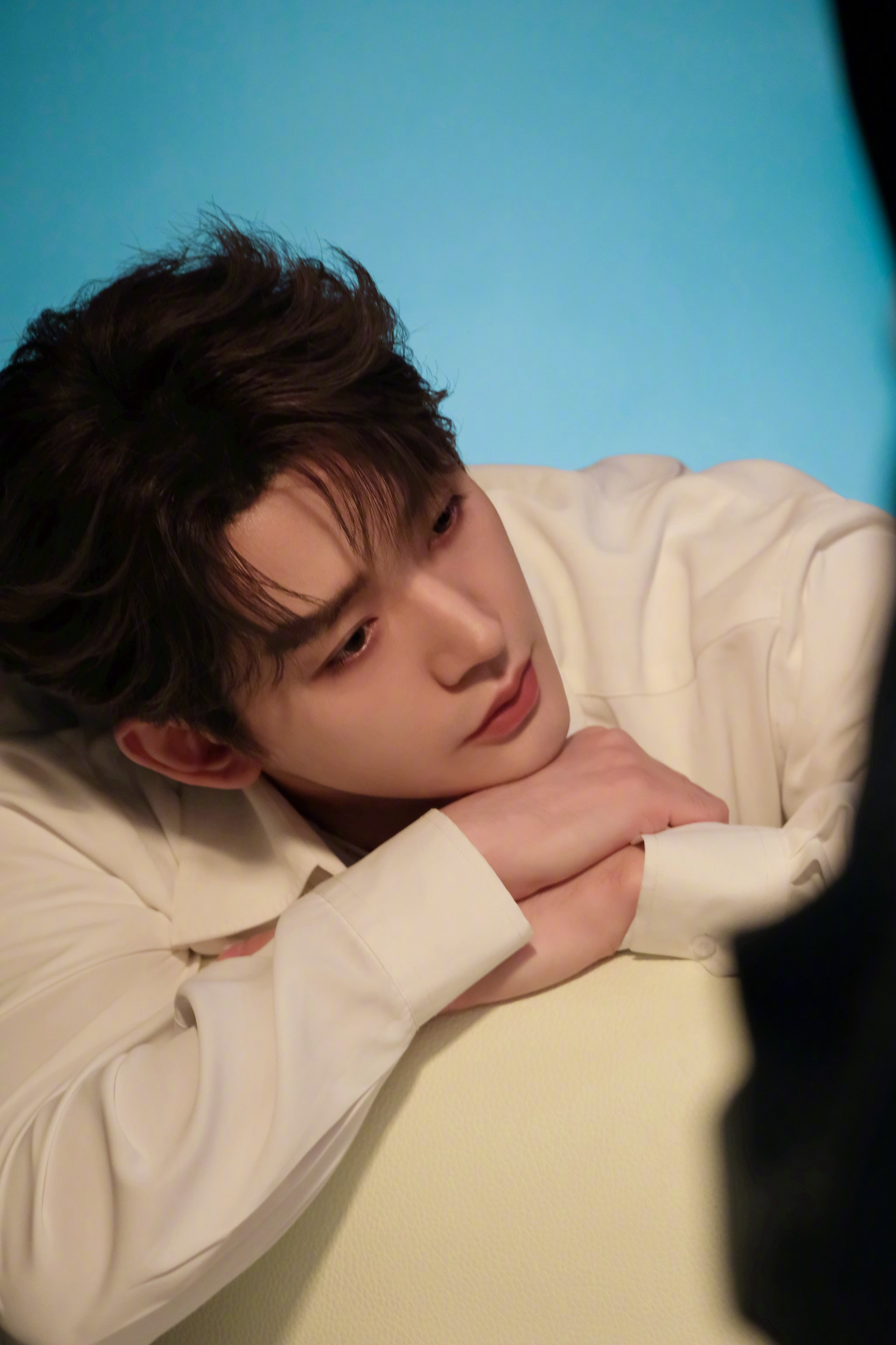 邓为眼镜一戴成智性恋天菜了邓为你是懂怎么going人的，不戴眼镜是初恋白月光，眼