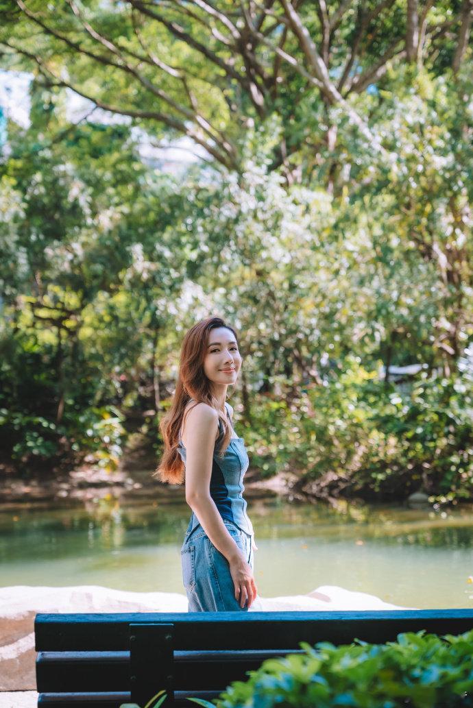 李施嬅没去浪姐却又弹又唱李施嬅弹唱周杰伦新歌温柔到骨子里！李施嬅用琴声与歌声编织