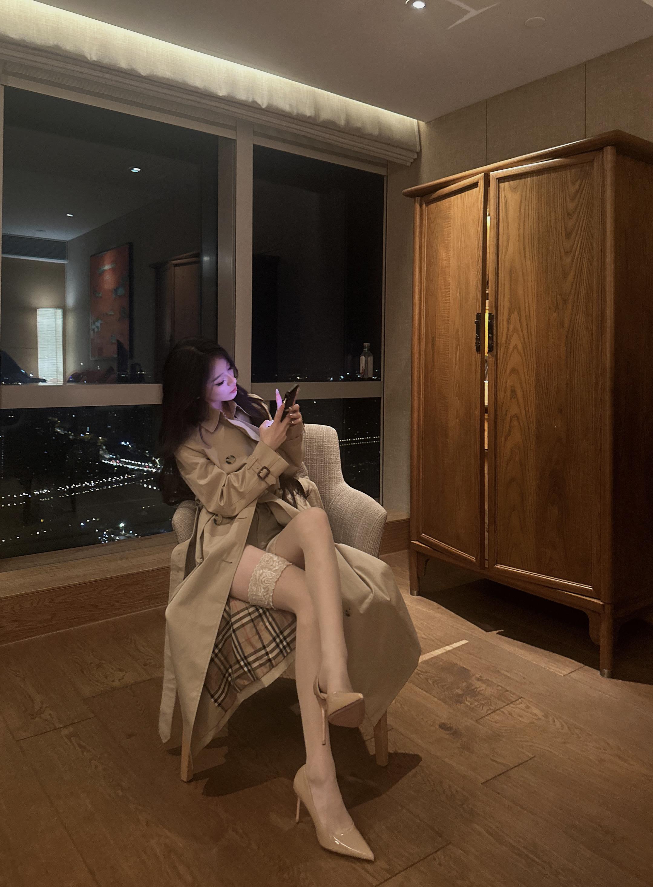 爱我恨我都得排队 找我打三角洲不用。
