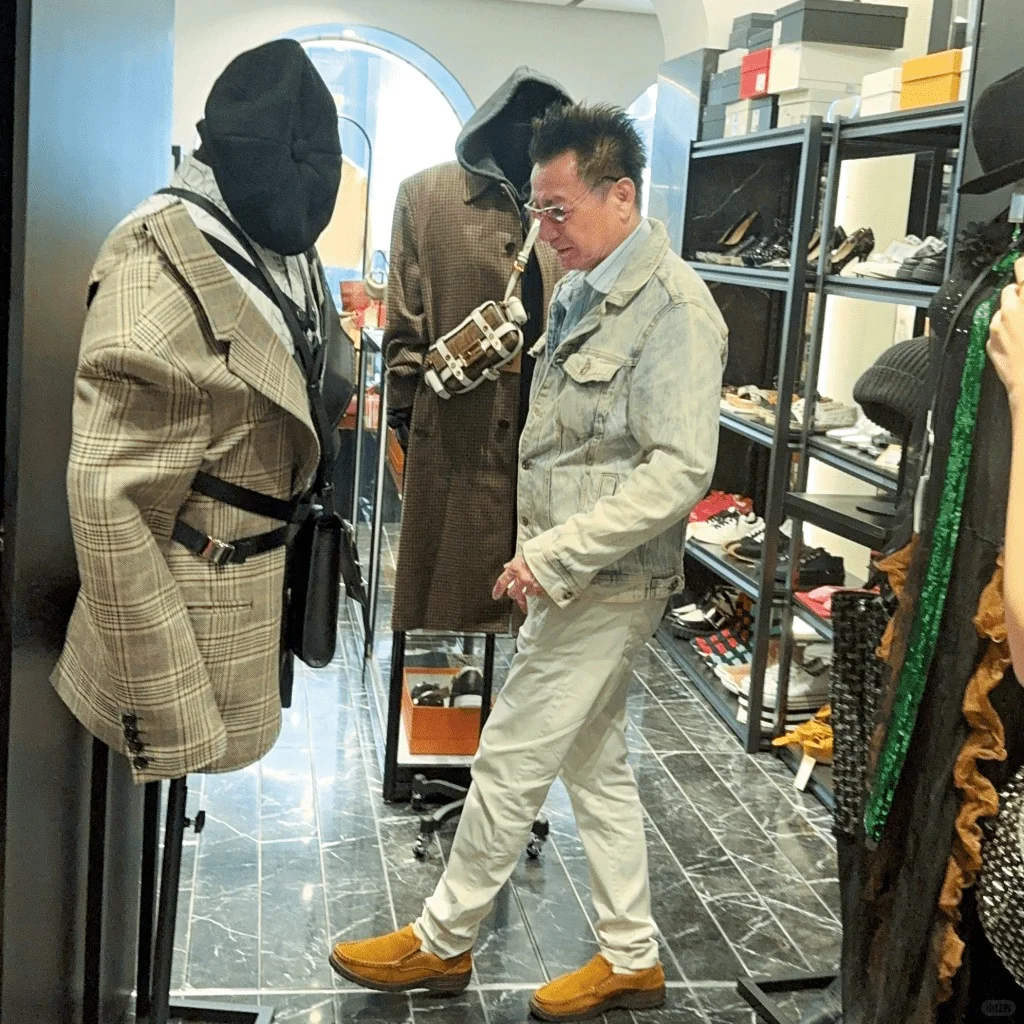 石修听力受损戴助听器，曾失去消化能力一个月暴瘦42斤 	 现年76岁的...