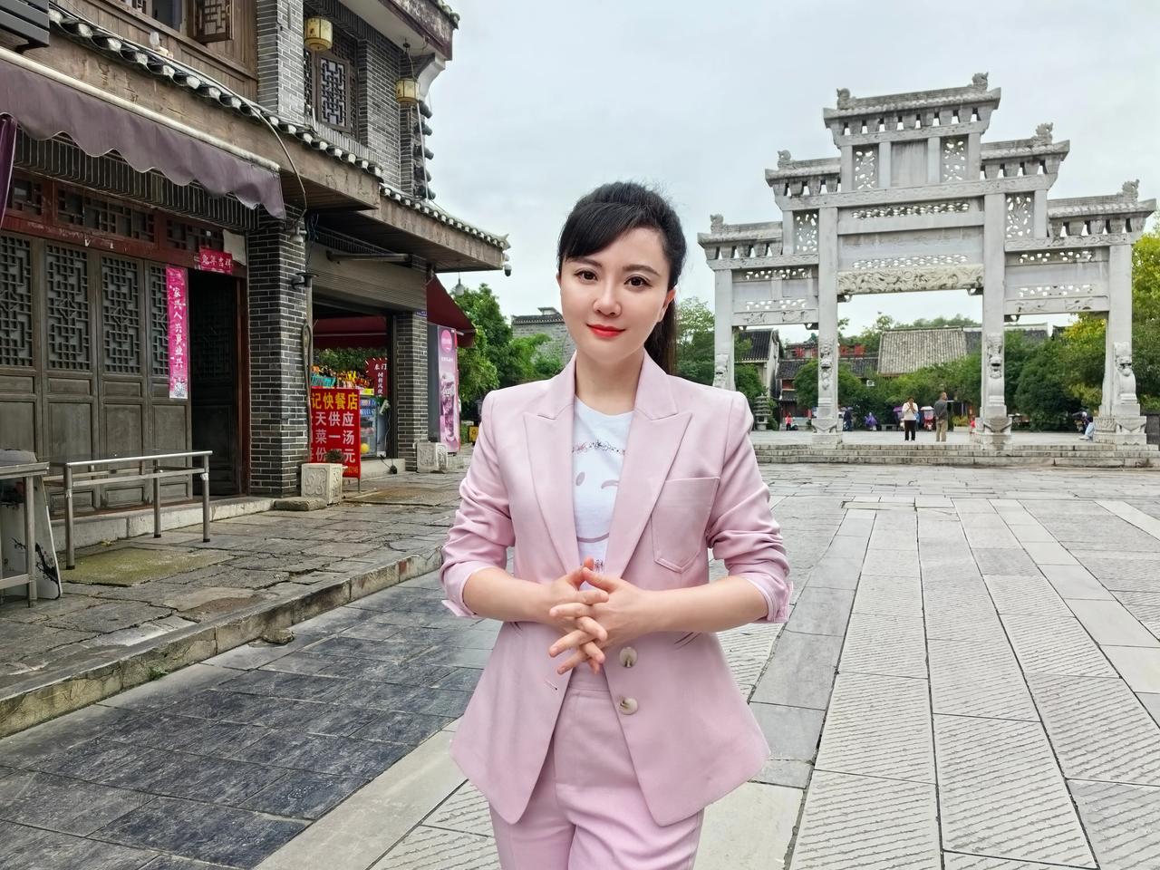 怀才何惧几春秋，才华横溢终入流。
若是无价珍珠宝，放置何处总有光。
愿你将来，可
