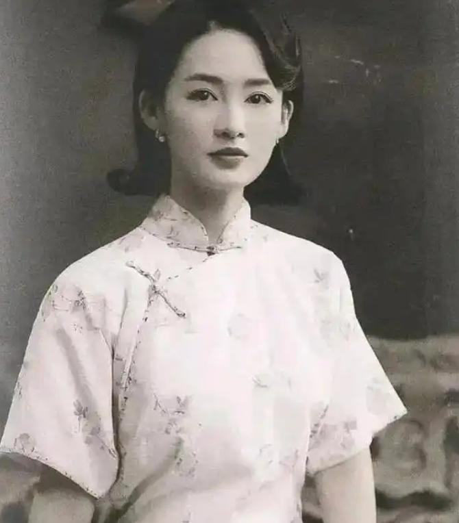 1917年，年近40岁的军阀王德庆病逝，临终前，他偷偷留给年轻貌美的小妾30万大