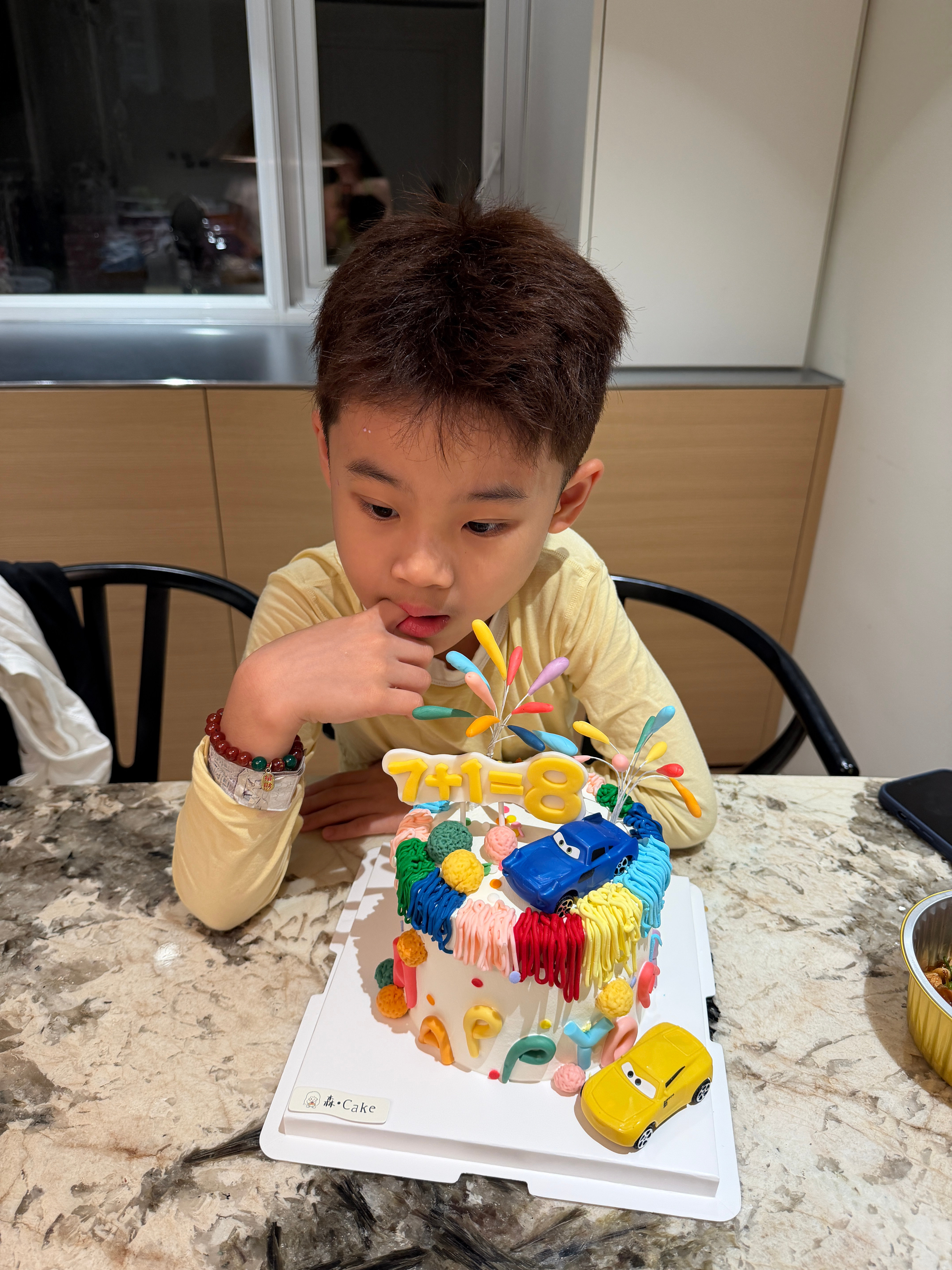 他大姨给他提前过了生日快点长大吧然后同爱人一起跑掉再也不要回来了 ​​​
