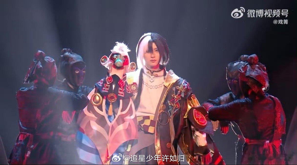 黄明昊确定不是在给内娱舞台上强度吗 黄明昊今晚的《诡门开》舞台太能打了！cos空