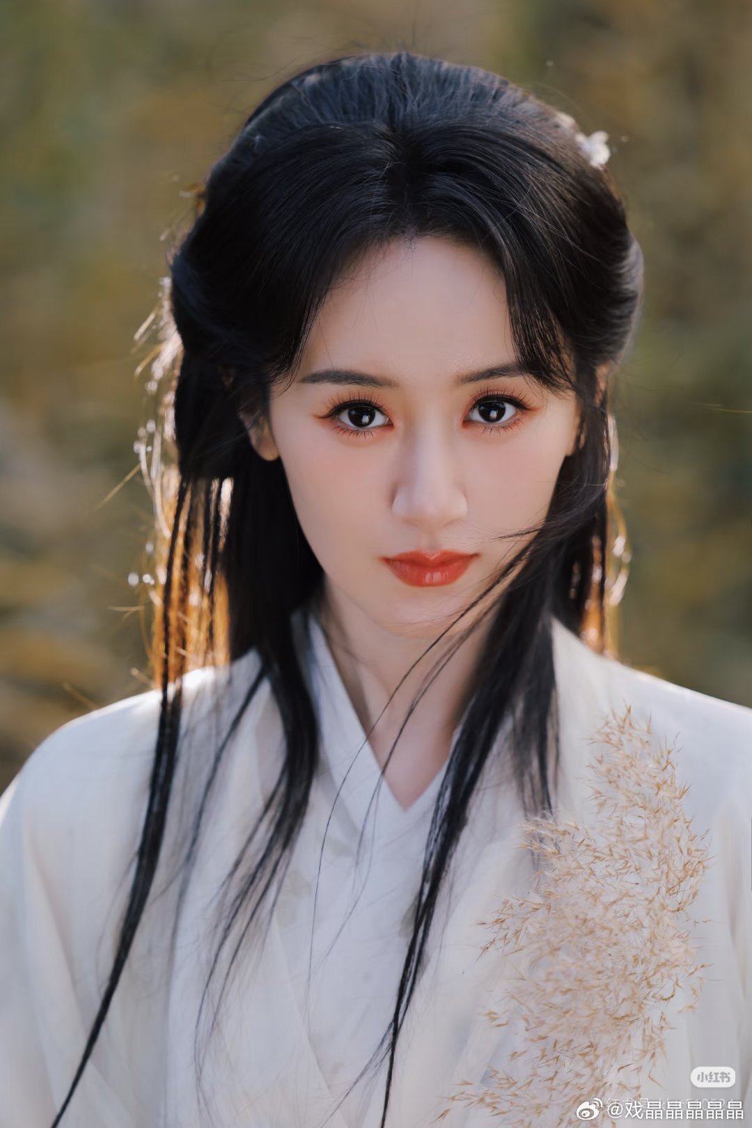 袁冰妍这套古风营业照拍得蛮不错的，很清冷美人的感觉。 