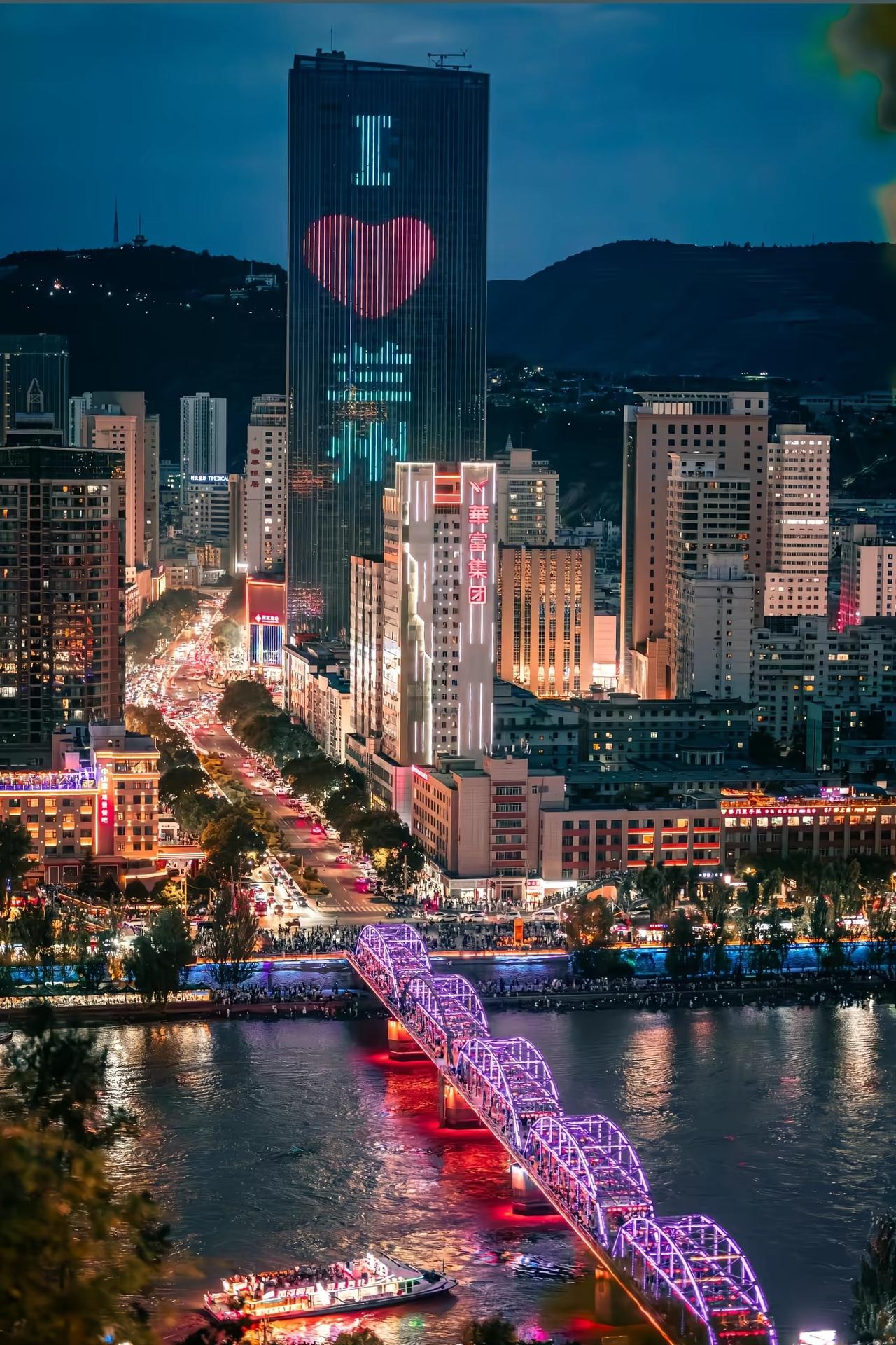 兰州，真的和想象中的不一样！
     大多数没去过兰州的人都会觉得这是一个偏僻