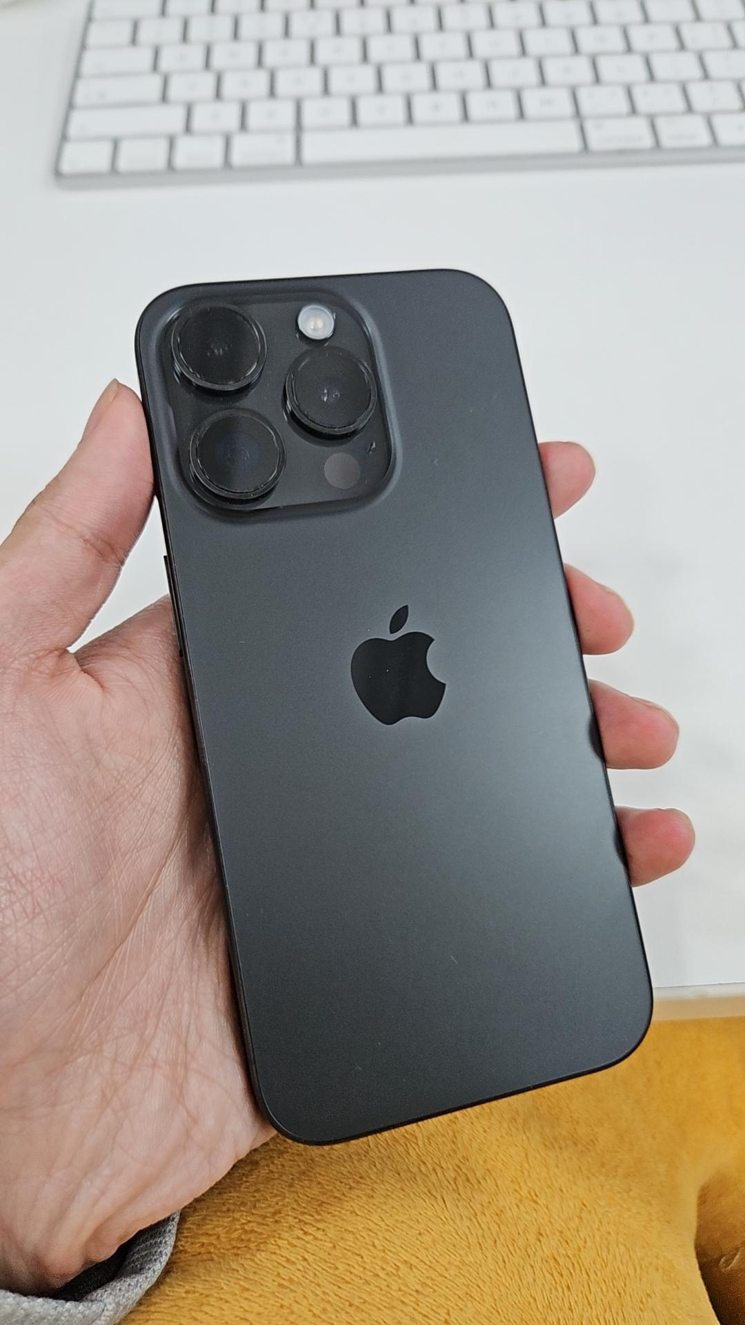 本来已经把iPhone15 Pro卖了，纠结了好几天，又买回来了，你说它充电慢、