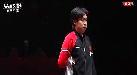 真没想到，王楚钦也倒下了！

刚出场就看到他手扶着腰，感觉就不太对劲……跟对手莫