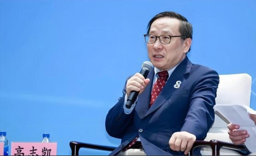 美国记者故意挖坑“万一台湾不想被统一怎么办”？没想到被高志凯教授仅用一句话，完成