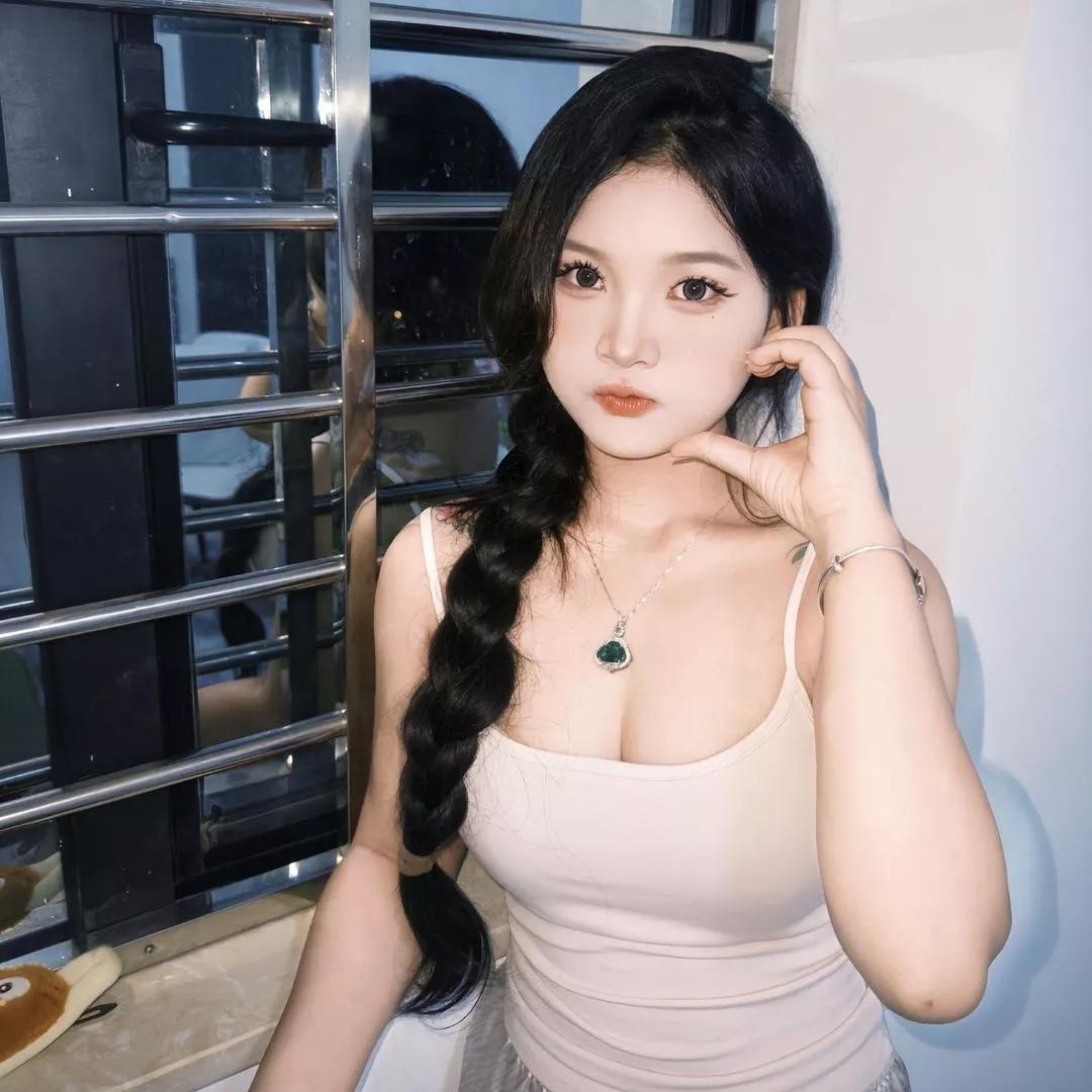 甜美少女心爆棚，浅色系穿搭清新自然纯真少女感穿搭 嫩粉色系穿搭 粉系少女感穿搭 