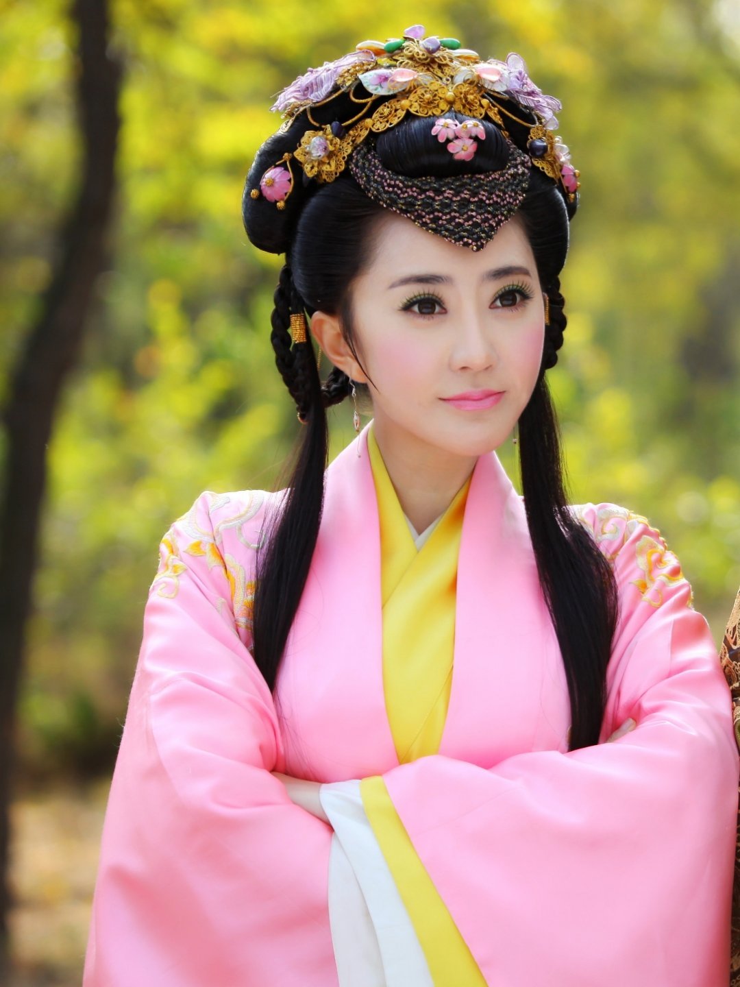 梁晶晶称流产5次失去7个孩子 也是43岁的老姐姐梁晶晶仍在奔赴二胎路上。其透露自