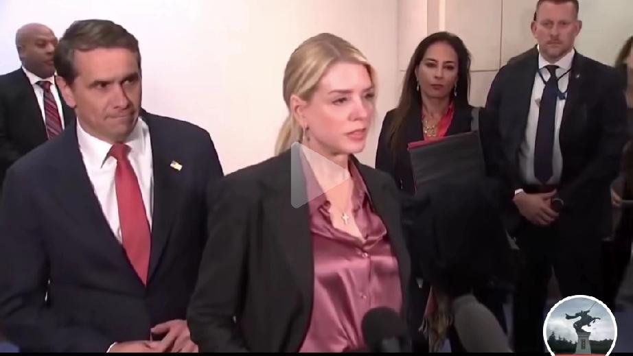 都说欧美人容易显老。但刚刚被解雇的内阁司法部长，已60岁，看起来还好！御姐风！