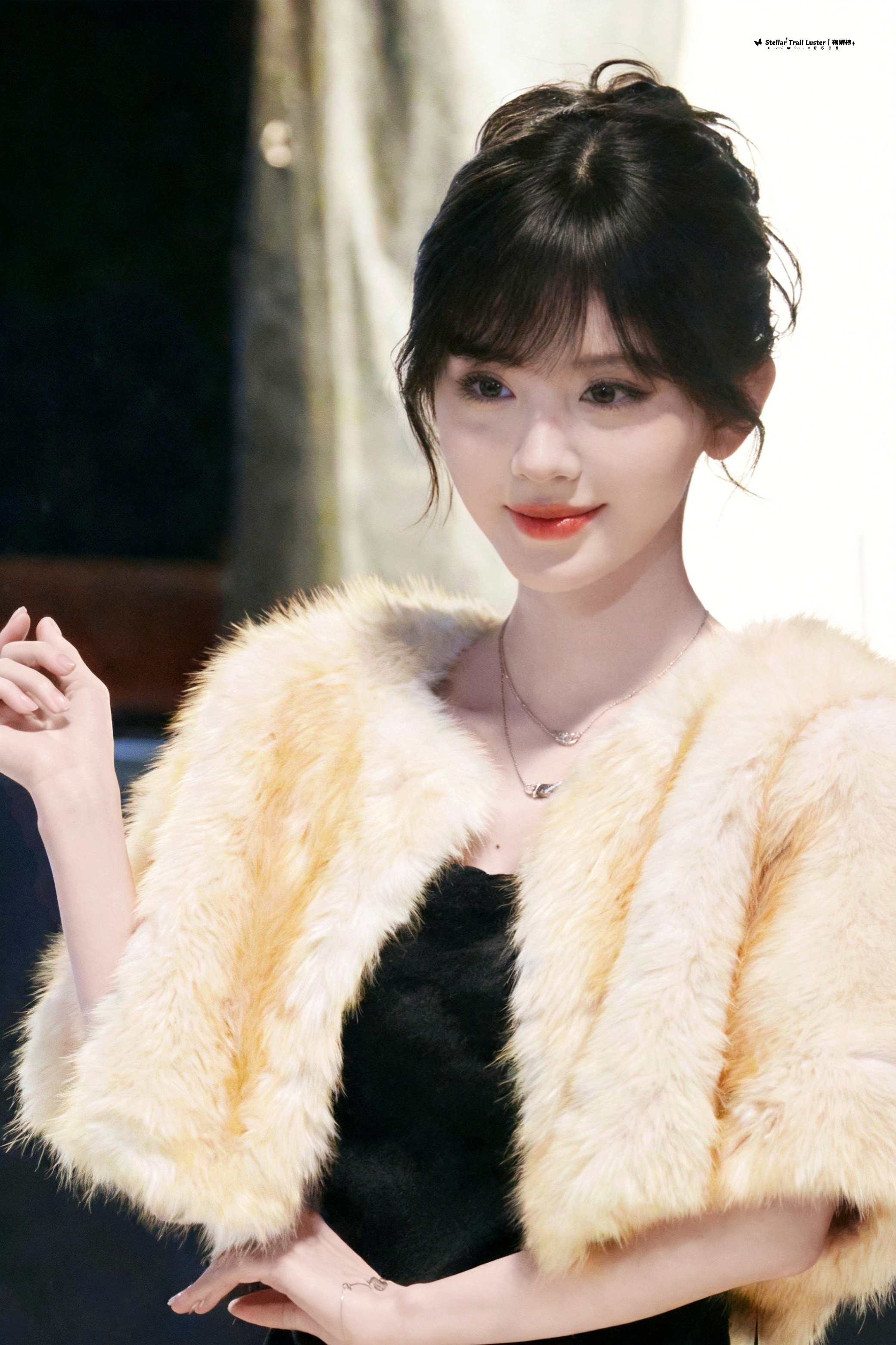 鞠婧祎port预热这么神的一张脸很难不期待，多多支持鞠婧祎吧 