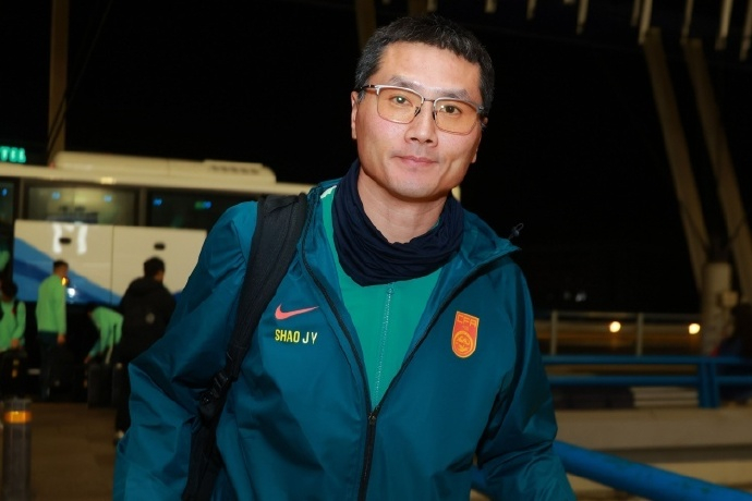 国足抵达悉尼 中国国家男子足球队飞抵澳大利亚悉尼金斯福德史密斯机场，正式开启国际