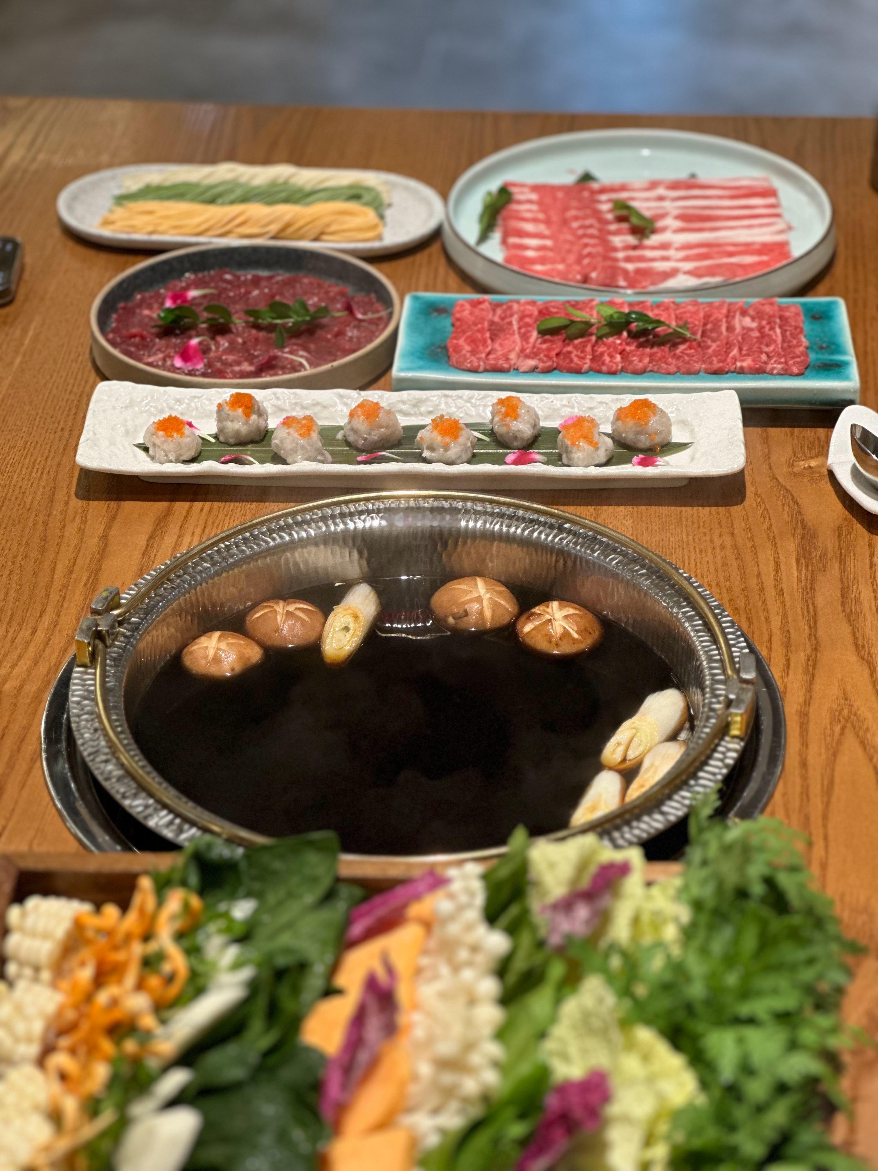 今天的晚餐很丰盛[月亮]大吃一顿明天去参加田径赛采访 ​​​