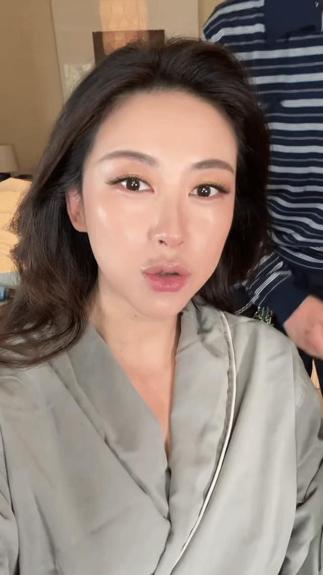 不知道朱珠在说什么光看脸了 很高兴看到姐姐被越来越多的人看到，获得了更多人的喜欢