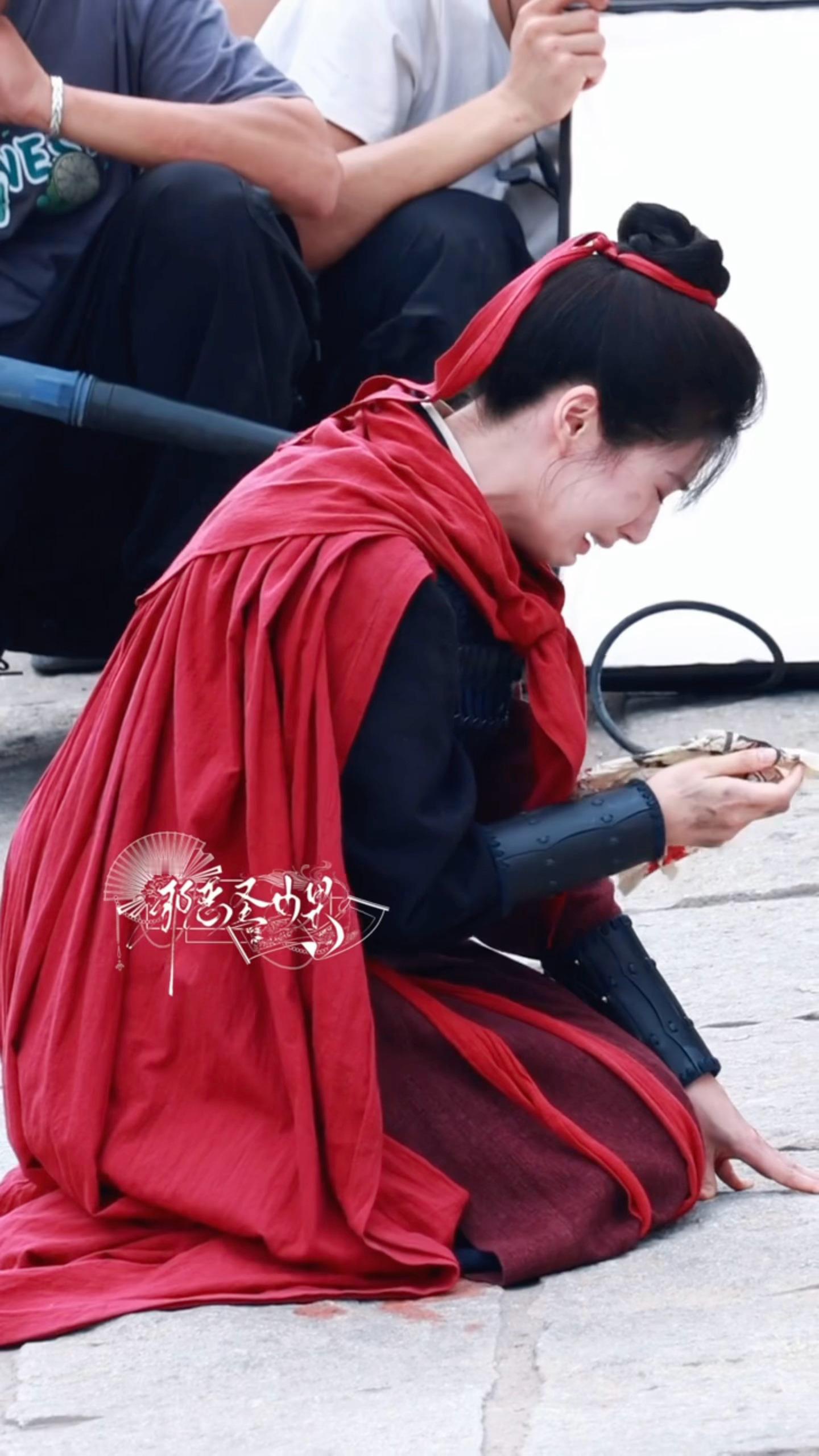 不准虐我们这个噜噜晓卢昱晓何不同舟渡跪地哭戏卢昱晓南衣哭戏路透
