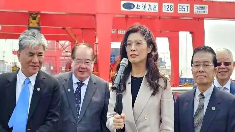 引用鲁迅名言，彰显两岸交流初心
 
国民党主席郑丽文在上海洋山港讲话时，引用鲁迅