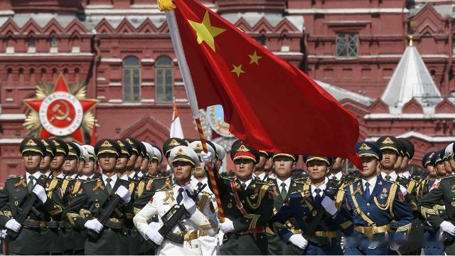 三哥在中美贸易战的关键时刻送来了神助攻，[捂脸]不惜肉身替中国飞机和导弹做广告，