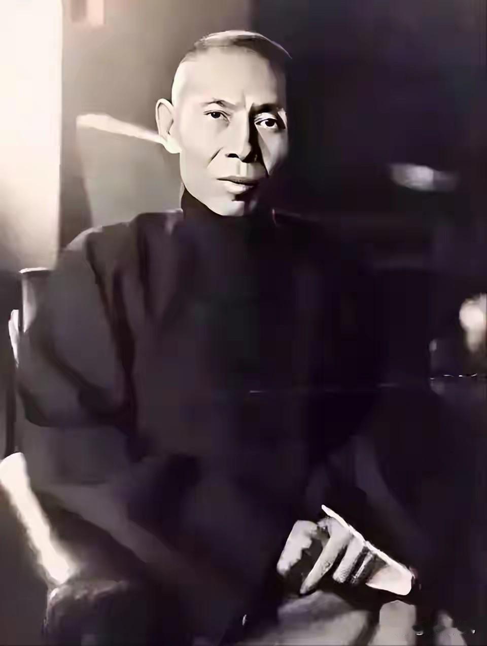 1950年，24岁侍女孟秋江发现自己怀孕，颤声告诉62岁的杜月笙。
 
1950