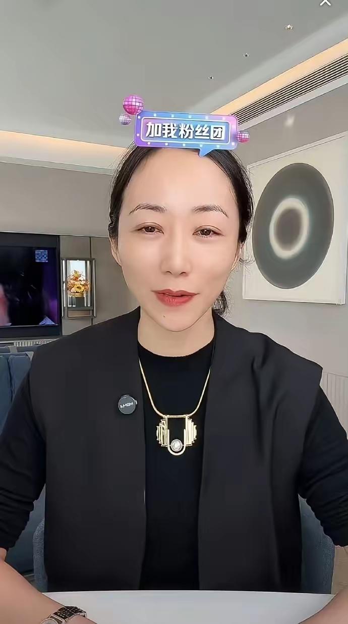 韩雪也来抢9块9的生意了！直播卖5块9洗脸巾、12块9棉拖鞋，网友惊掉下巴：这还