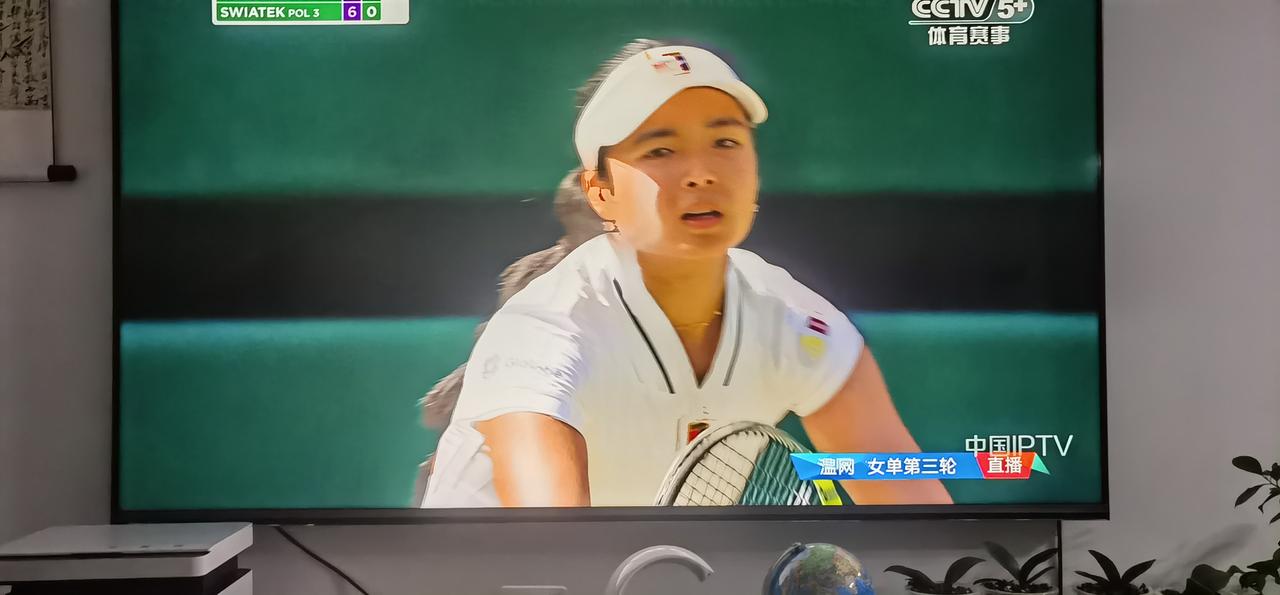 CCTV-5+正在直播温网女单第三轮比赛。
对阵对阵双方为菲律宾选手Eala与波