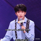 黄子弘凡回应靠父亲走红脱口秀和Ta的朋友们 黄子弘凡在脱口秀舞台上坦然聊起家庭背