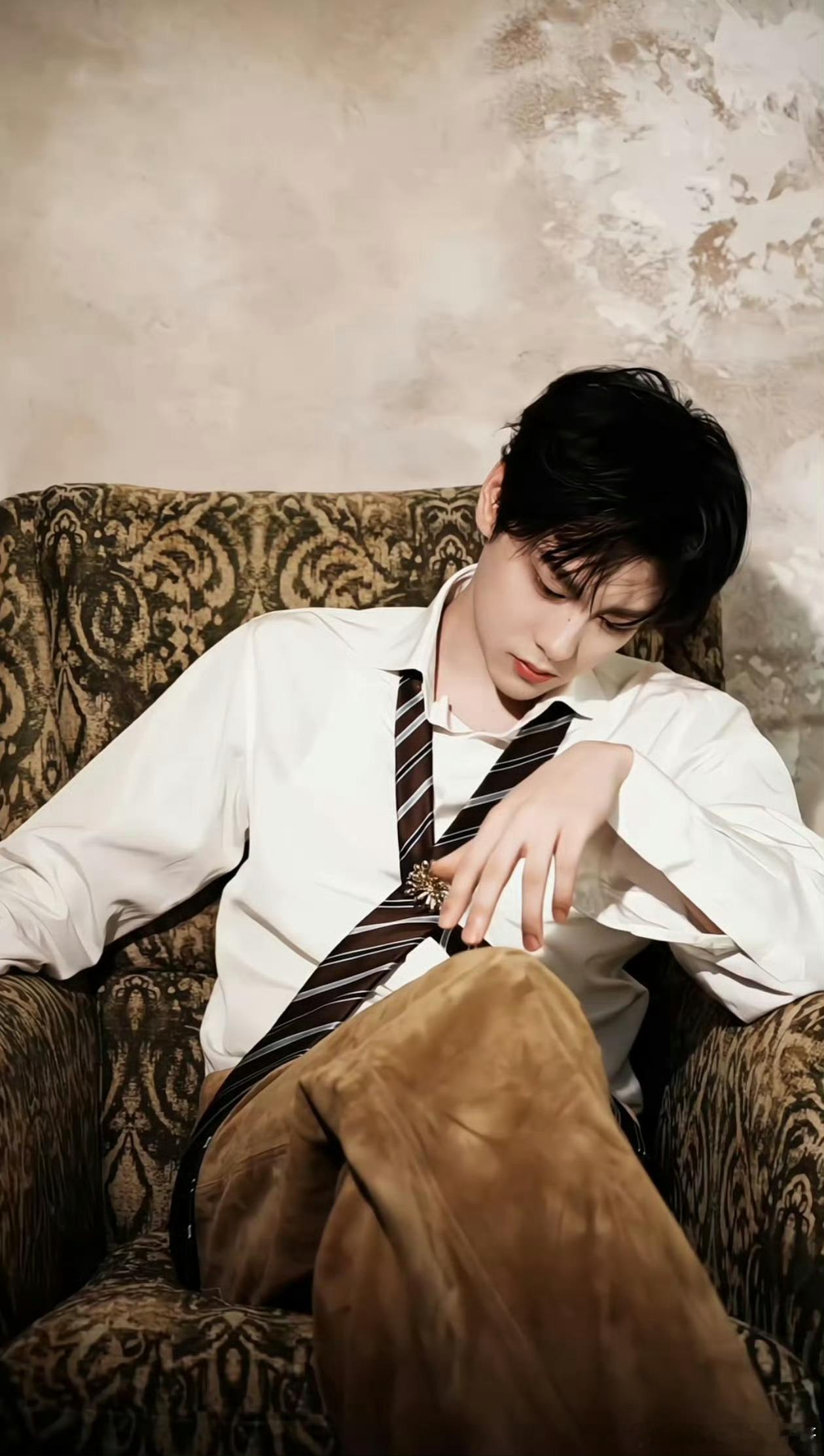 田栩宁田栩宁 🍀向全世界安利田栩宁 你如四季轮回中的璀璨明星，伴随着薄雾的升腾