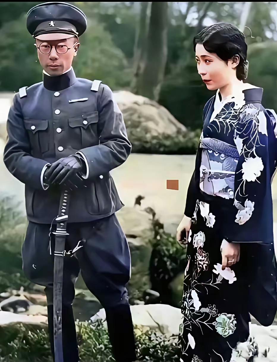 妻子从间谍转变为与丈夫真心相爱，溥杰和他的日本妻子嵯峨浩的故事极具传奇色彩。嵯峨