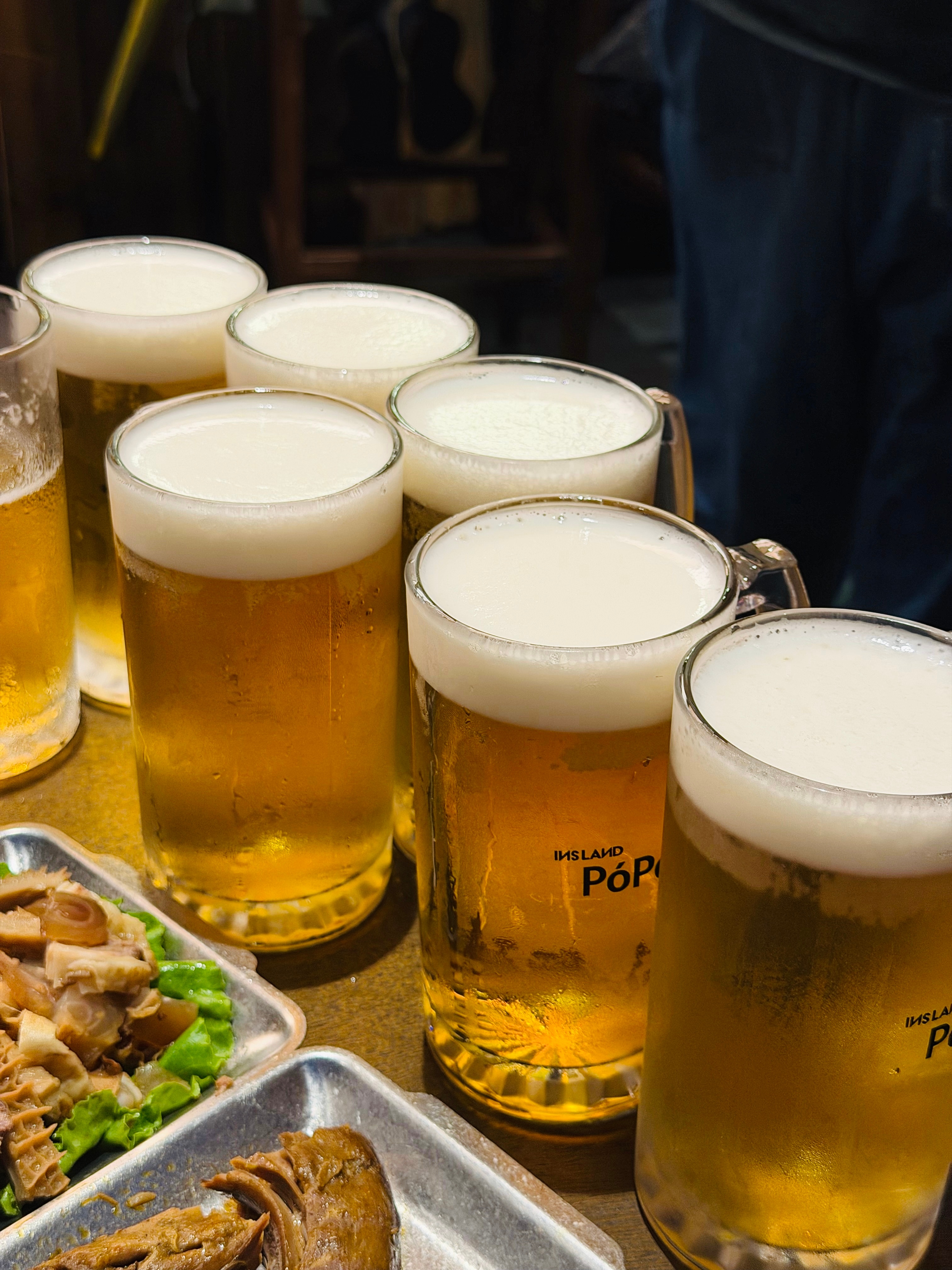 每天晚上喝啤酒🍻肚子有点大起来了🫃🏻，我现在短袖都穿XXXL码…… 龙港