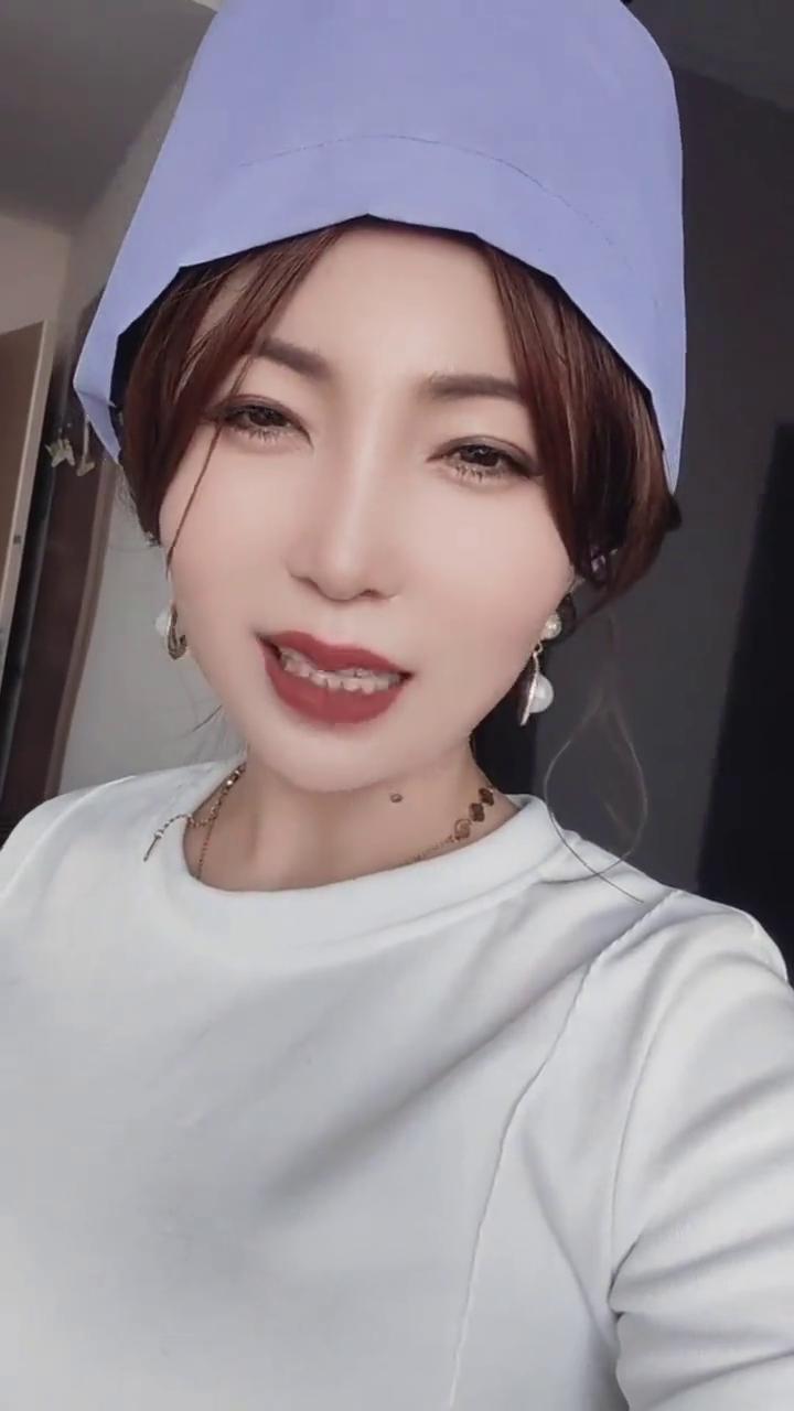 给你们看看，干净人住这房，累怂人住这房，干净人住这房，两个雪干雪垮。虽然说是果拉