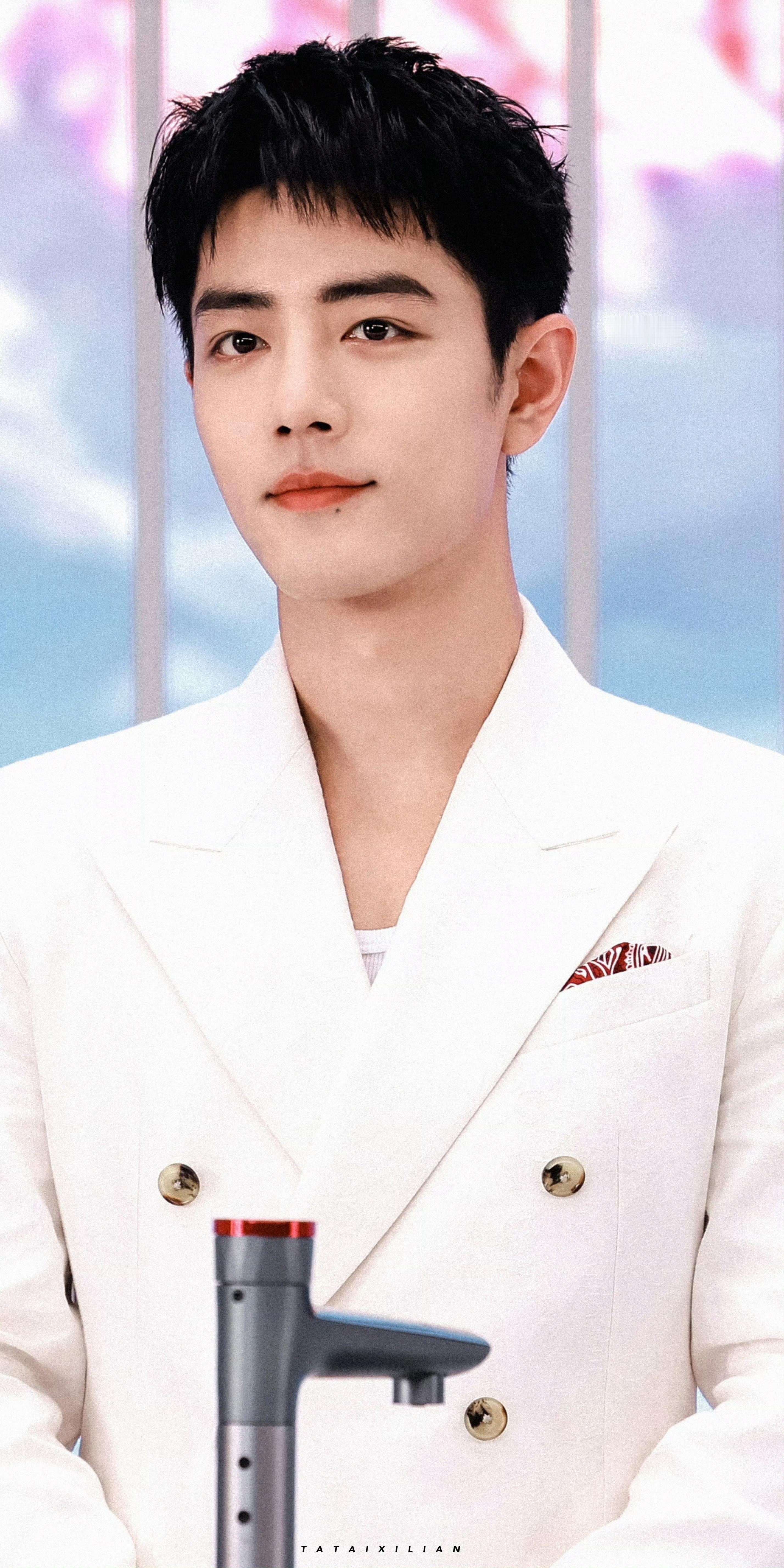 肖战 你向阳而生，我就不会看到黑暗，只愿未来的日子，一路繁花相伴！ ​​​