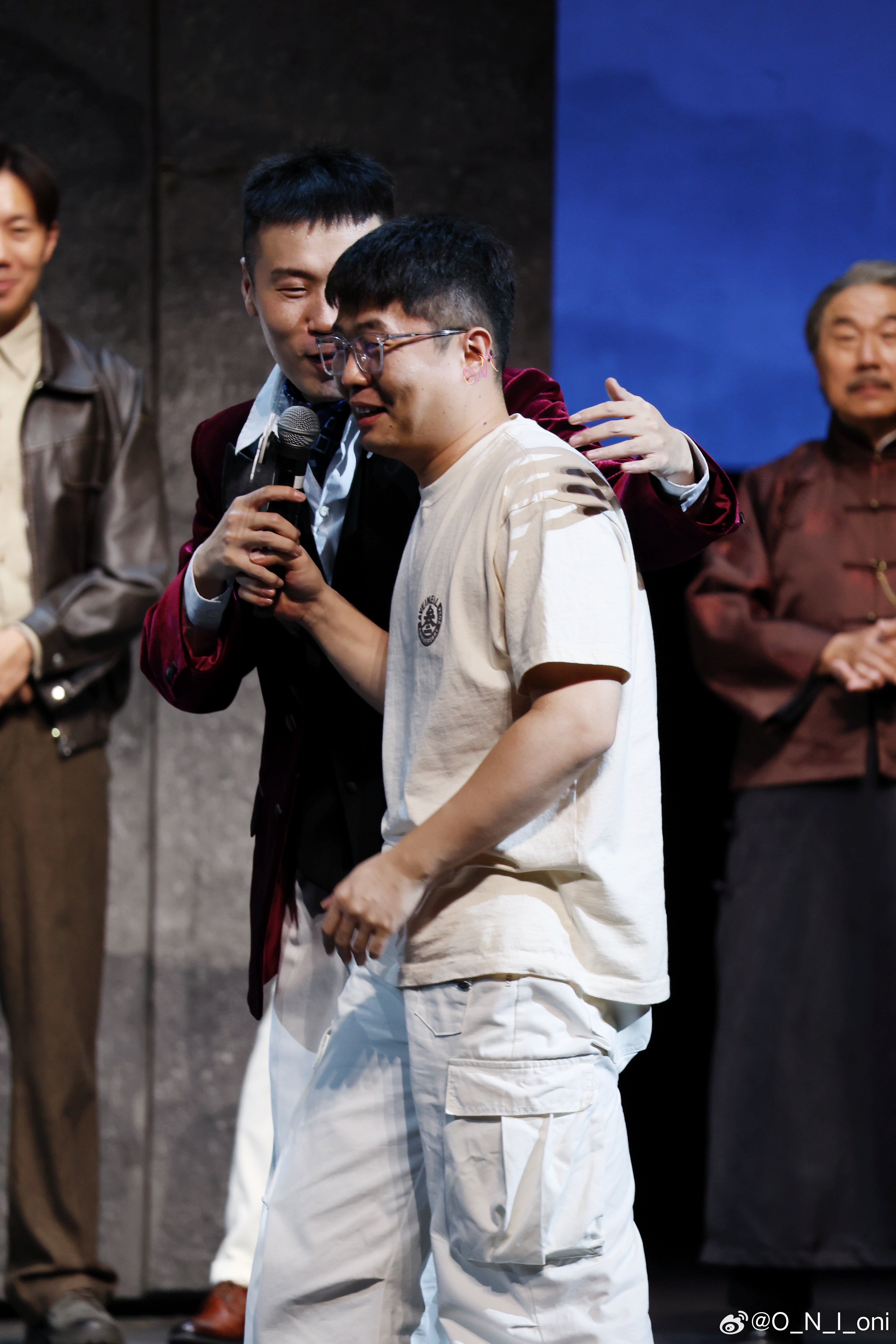 今晚哥仨就一筐里啦😏 ​​​