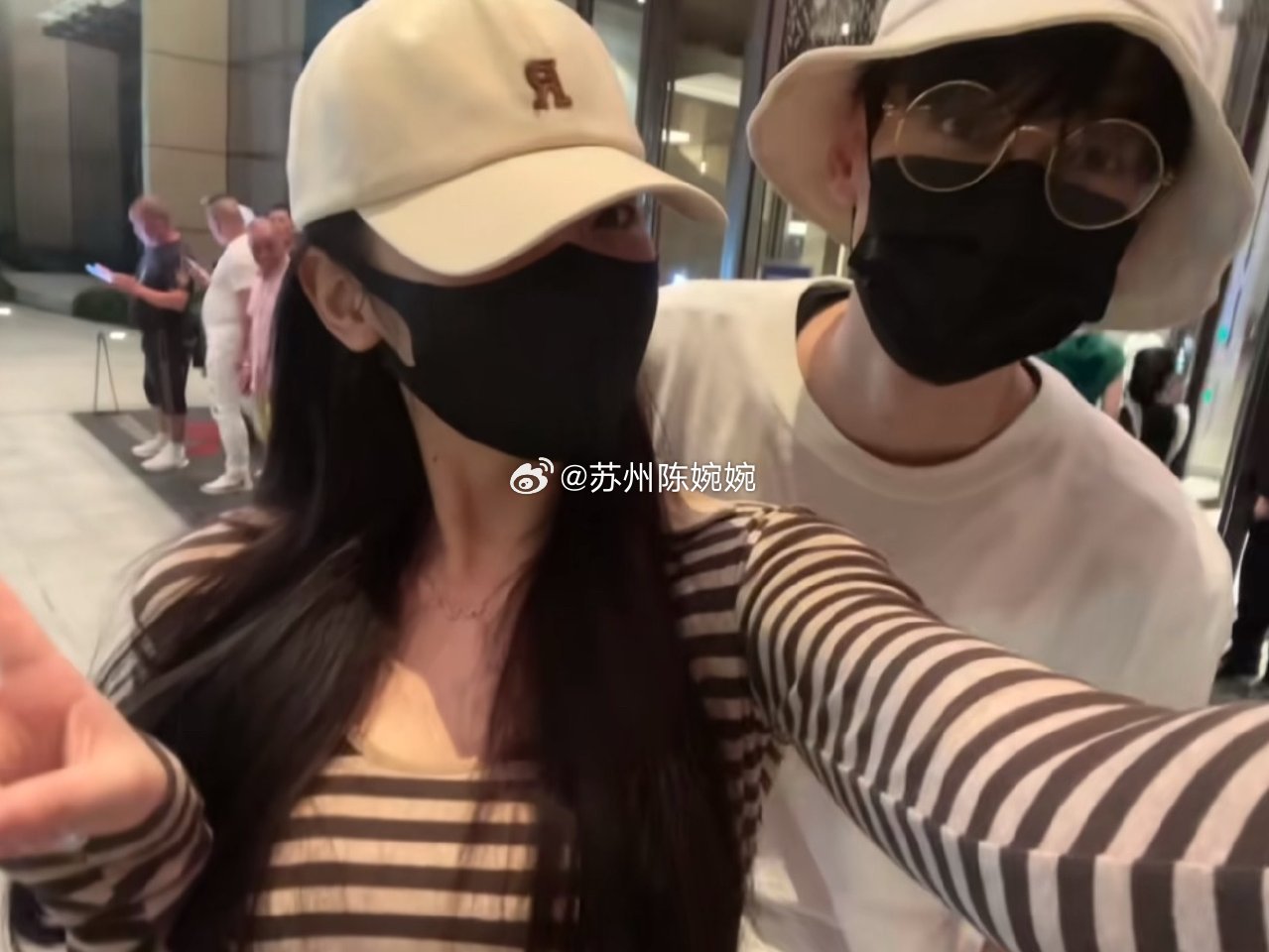 我懂了，你们的意思是说田栩宁24年一边挽留着这姐，一边照顾怀孕的若，一边与滕聊骚