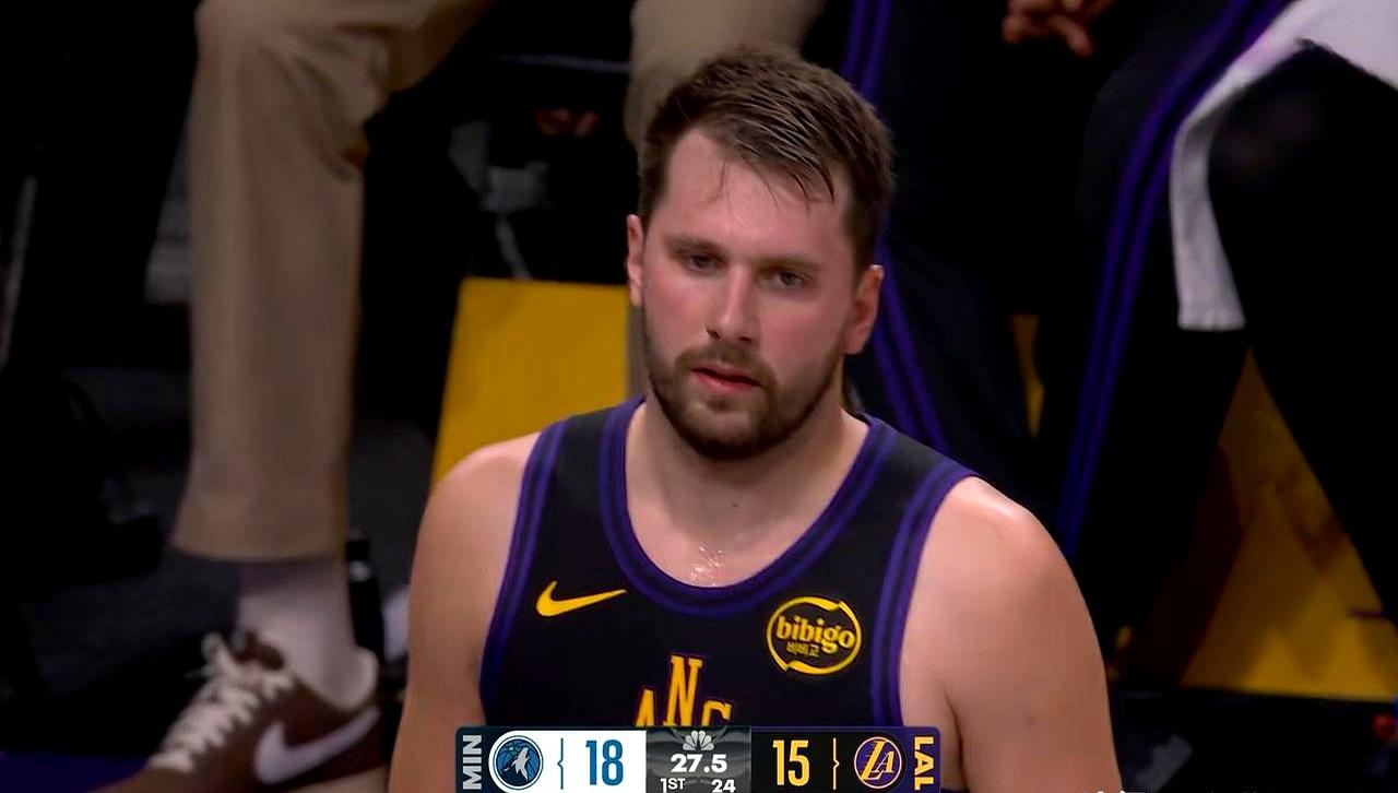 上半场15投5中正负值-2，全网都在骂东契奇浪投要坑输湖人。
今天老詹伤缺，湖