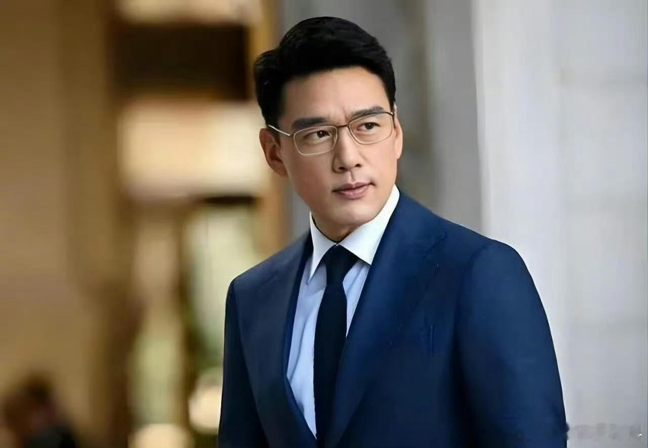 原来这些霸总都是王耀庆演的王耀庆拒绝霸总模板化，用演技赋予角色生命力，气质性格全