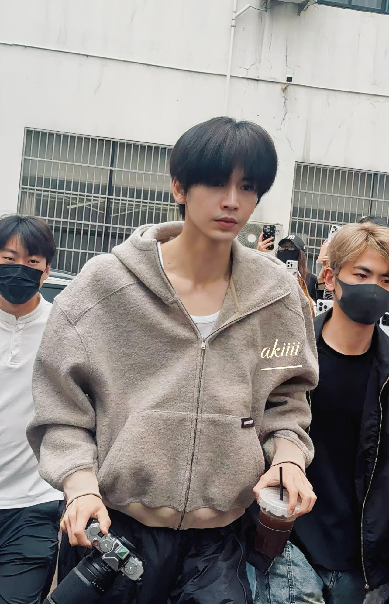 张凌赫胡渣男神！ 