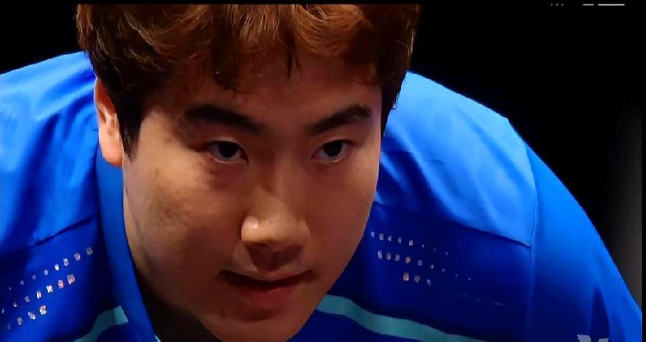 0-3+2-3，梁靖崑双线一轮游
 
世界第七刚下飞机就上场，膝盖缠得像木乃伊。