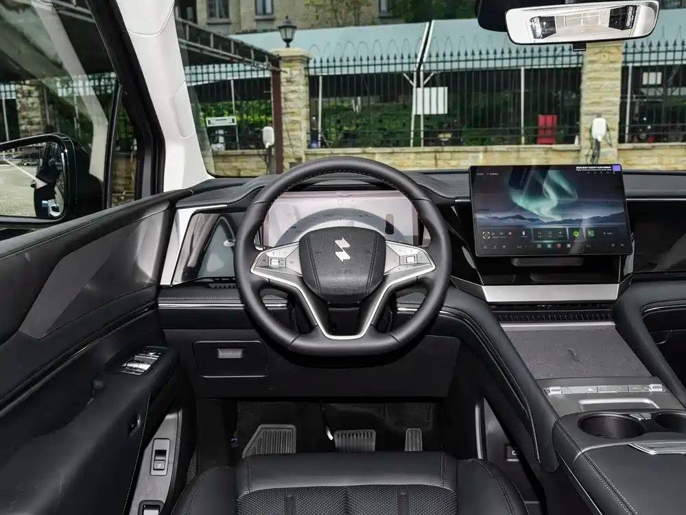 领汇M9全新旗舰商务MPV：比亚迪全新领汇品牌旗舰MPV，第五代DM混动搭配云辇
