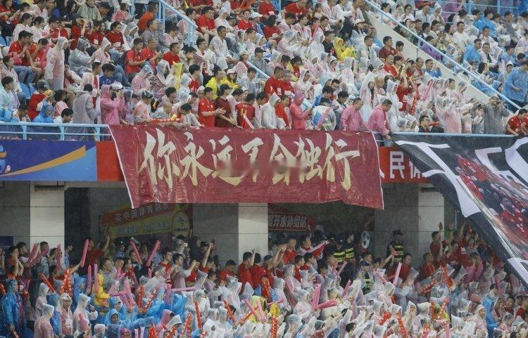 苏超2026年规则调整 挺好，鼓励大众球员踢球，更方便大家参与 