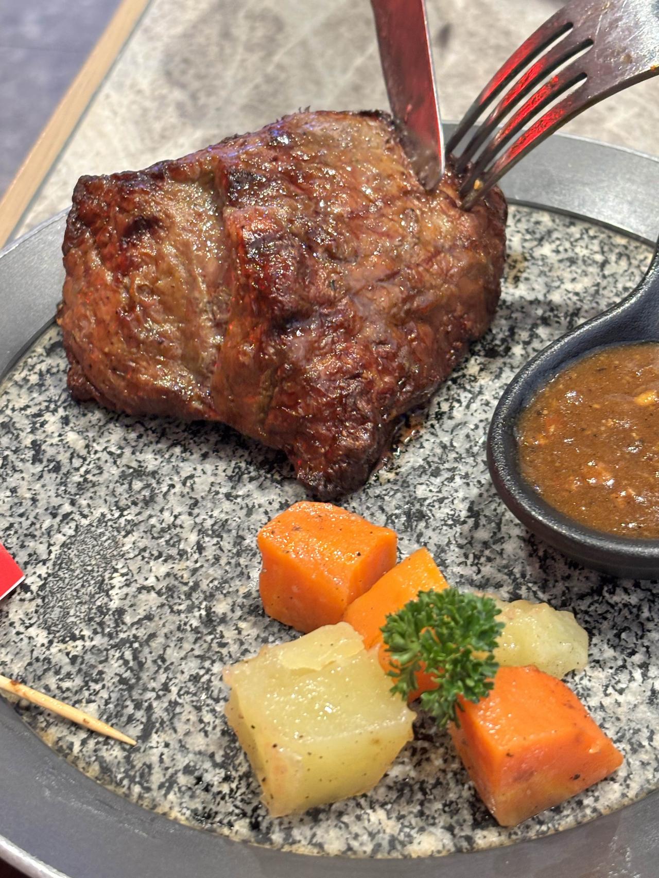 以前听过一个笑话，小时候就以为只是笑话，长大了才知道，那不是笑话，是社会现实。