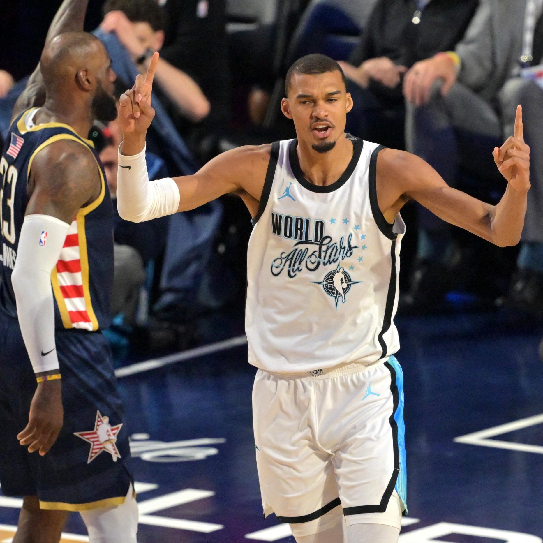 据媒体FOS报道称，NBA与媒体合作伙伴NBC正在讨论为明年的全明星周六之夜增加