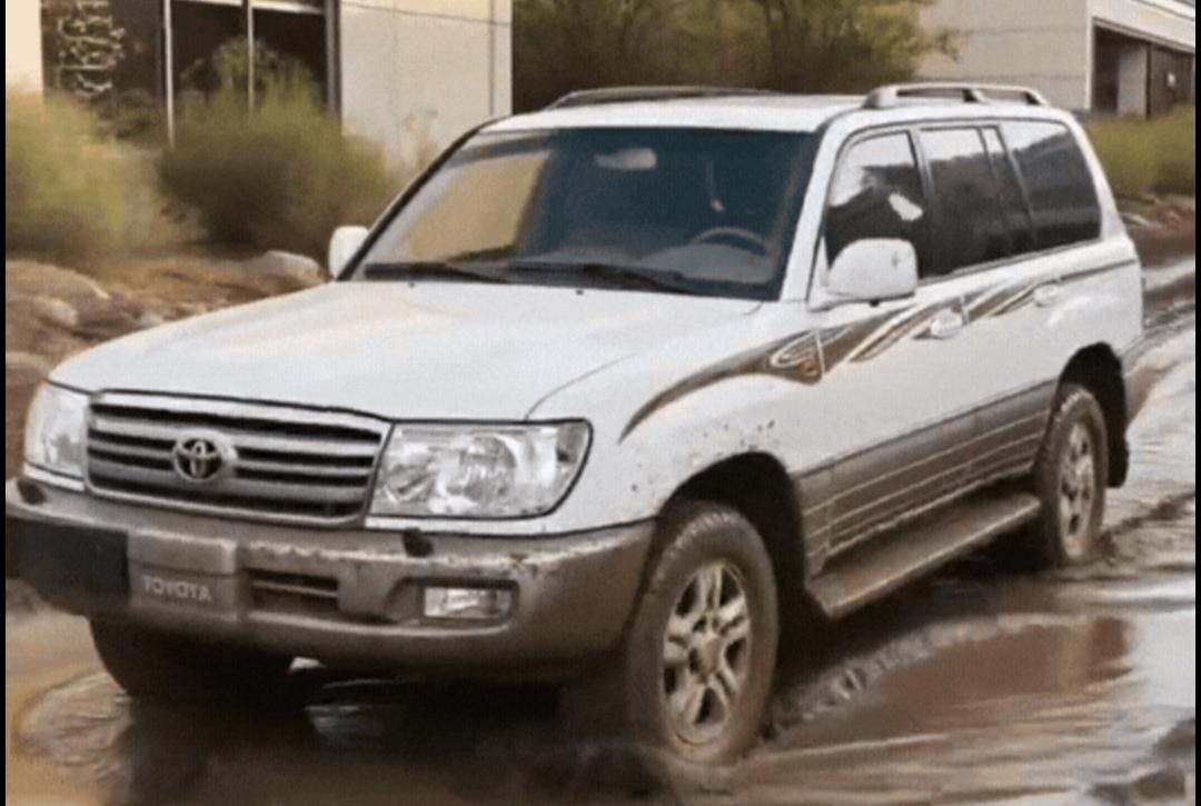 十万公里刚出磨合”的越野神车：丰田LC100这台06款LC100是陆巡经典的“收