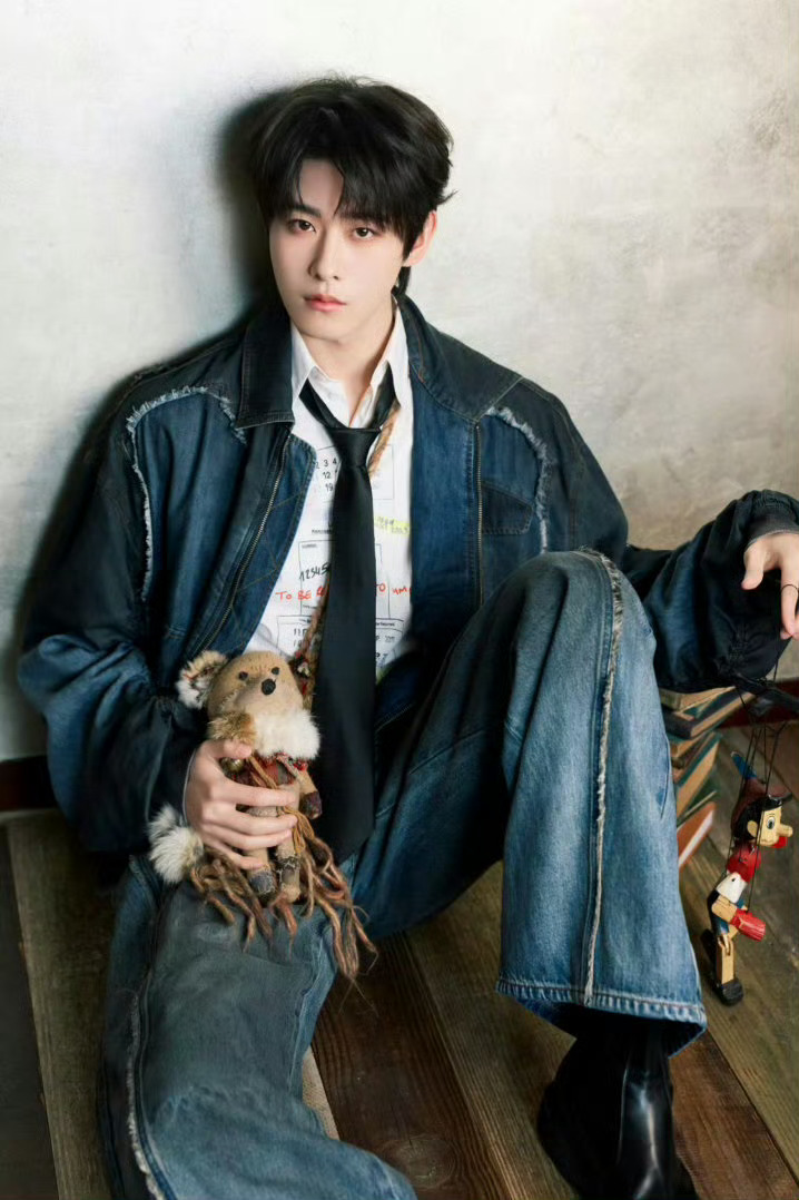 田嘉瑞问寄灵可爱还是他可爱真的被田嘉瑞可爱到！直接问“他可爱还是我可爱”，连自己