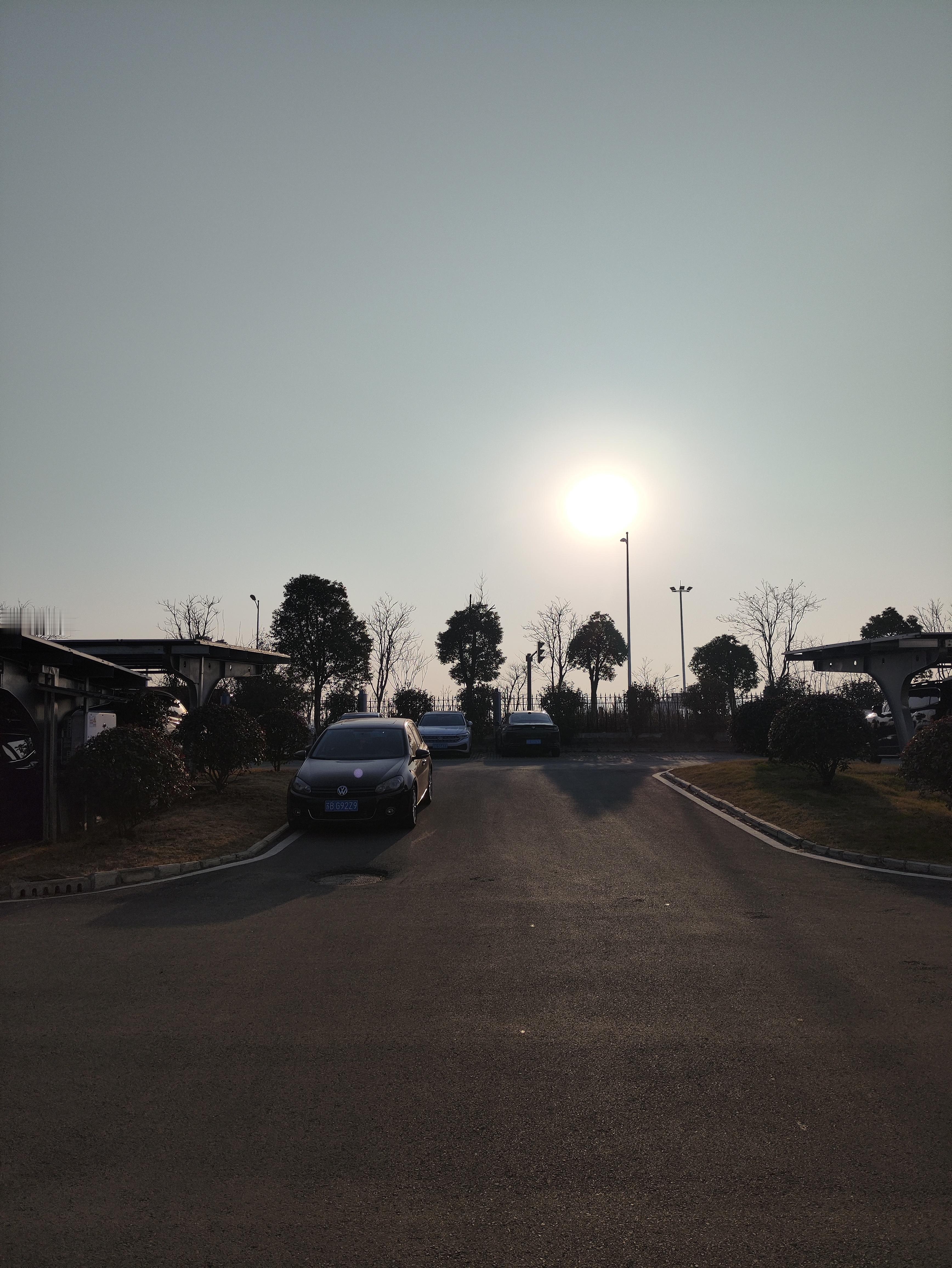 贾国龙先生估计是关了不少店越想越气，越气越想，然后就绷不住了，晚上十点看看是怎么