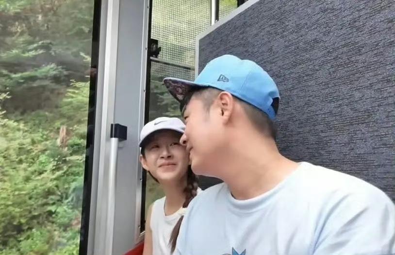 爱不爱一个要看他对对方的表现，从陈赫对张子萱的表现来看，他对张子萱才是真爱，陪老