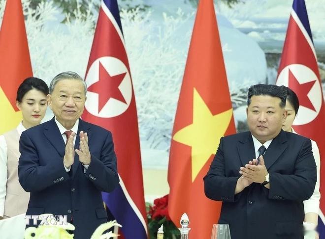 金正恩与苏林举行会谈，共同回顾朝鲜与越南的深厚友谊。 ​​​