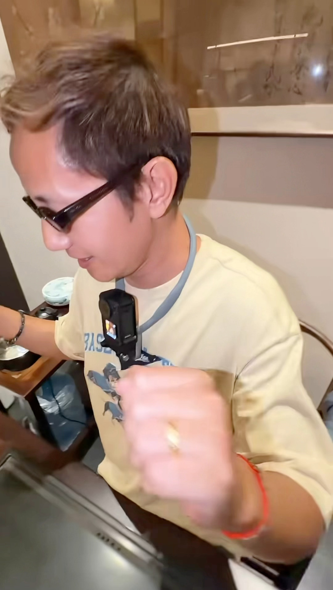 我笑得停不下来“确定有话费”“姚姐给我买了新水果📱”“感谢我的创始人和合作人”