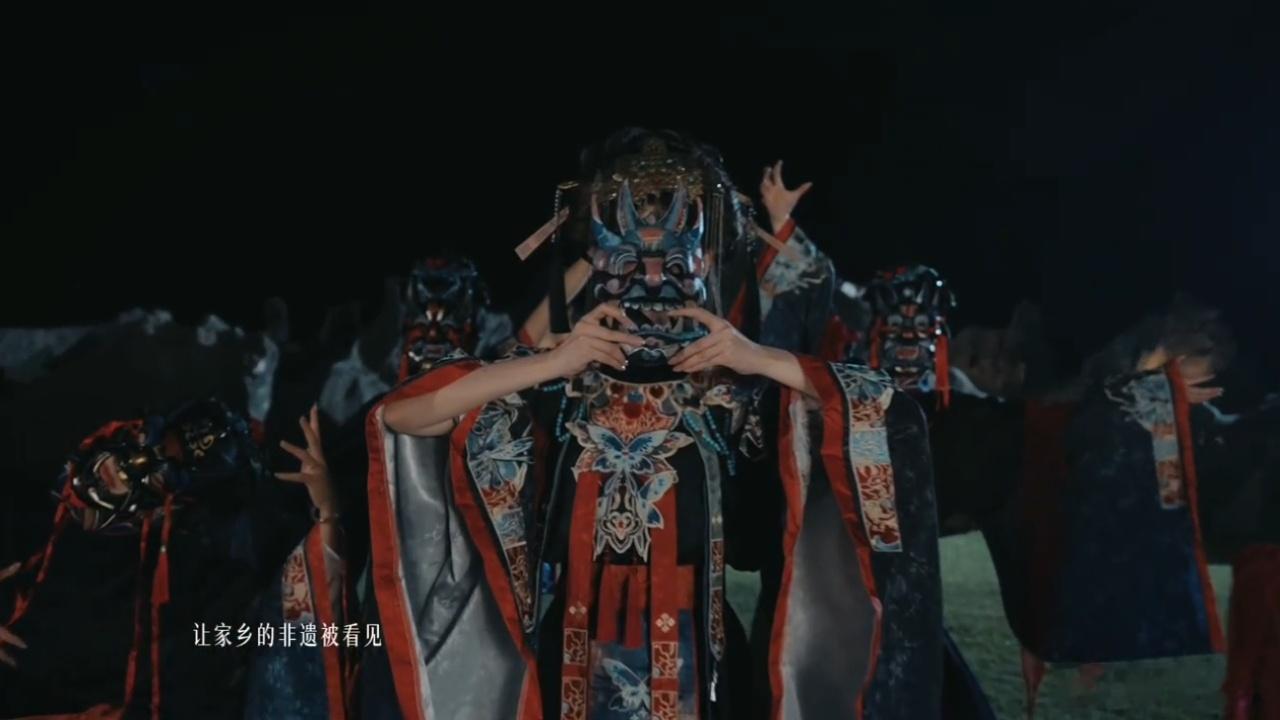 夏弃疾拍的陈卓璇陈卓璇傩戏新皮肤 谁能不沦陷在夏弃疾打造的傩戏新皮肤里，贵州傩文